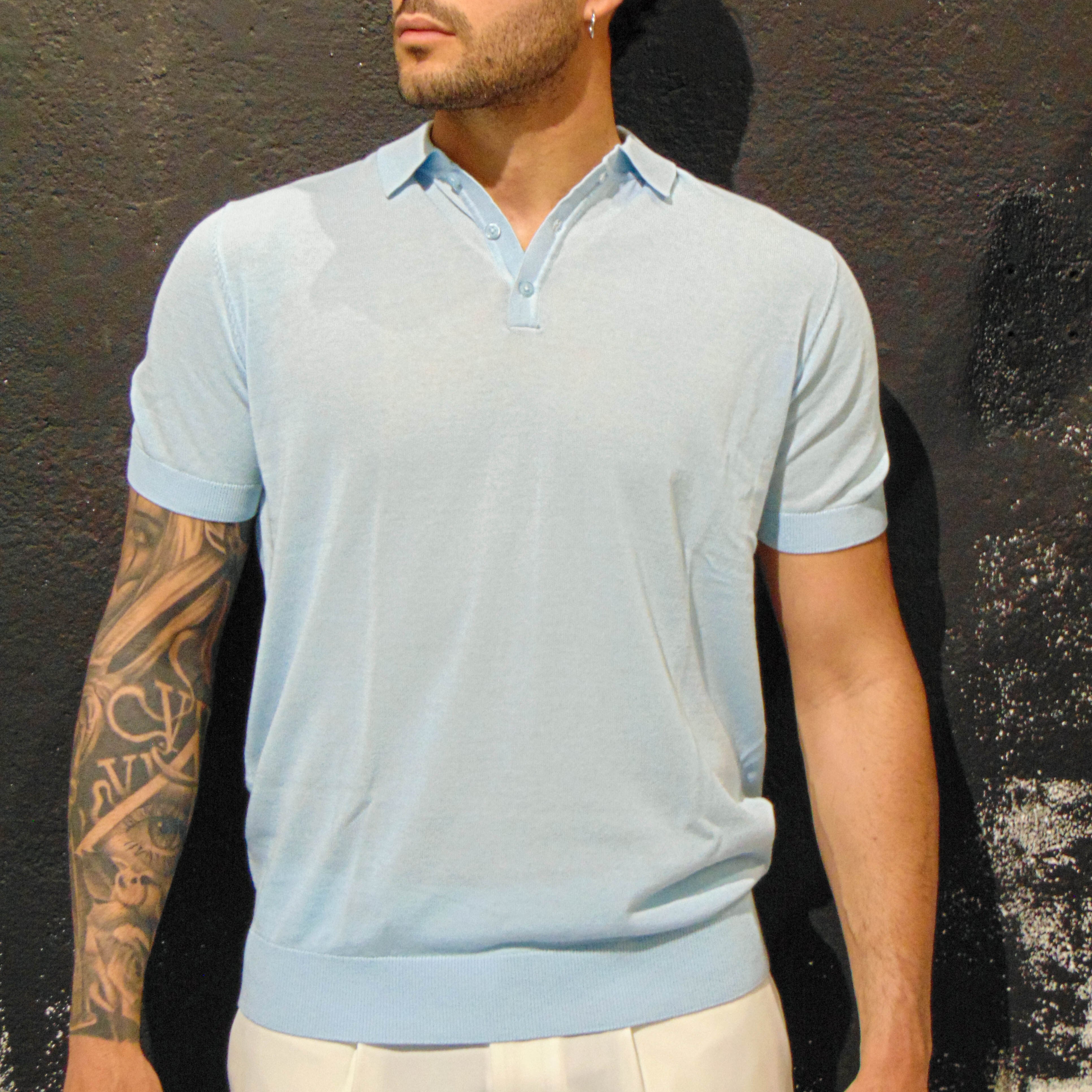 Polo OVERD scollo a V in cotone Azzurra