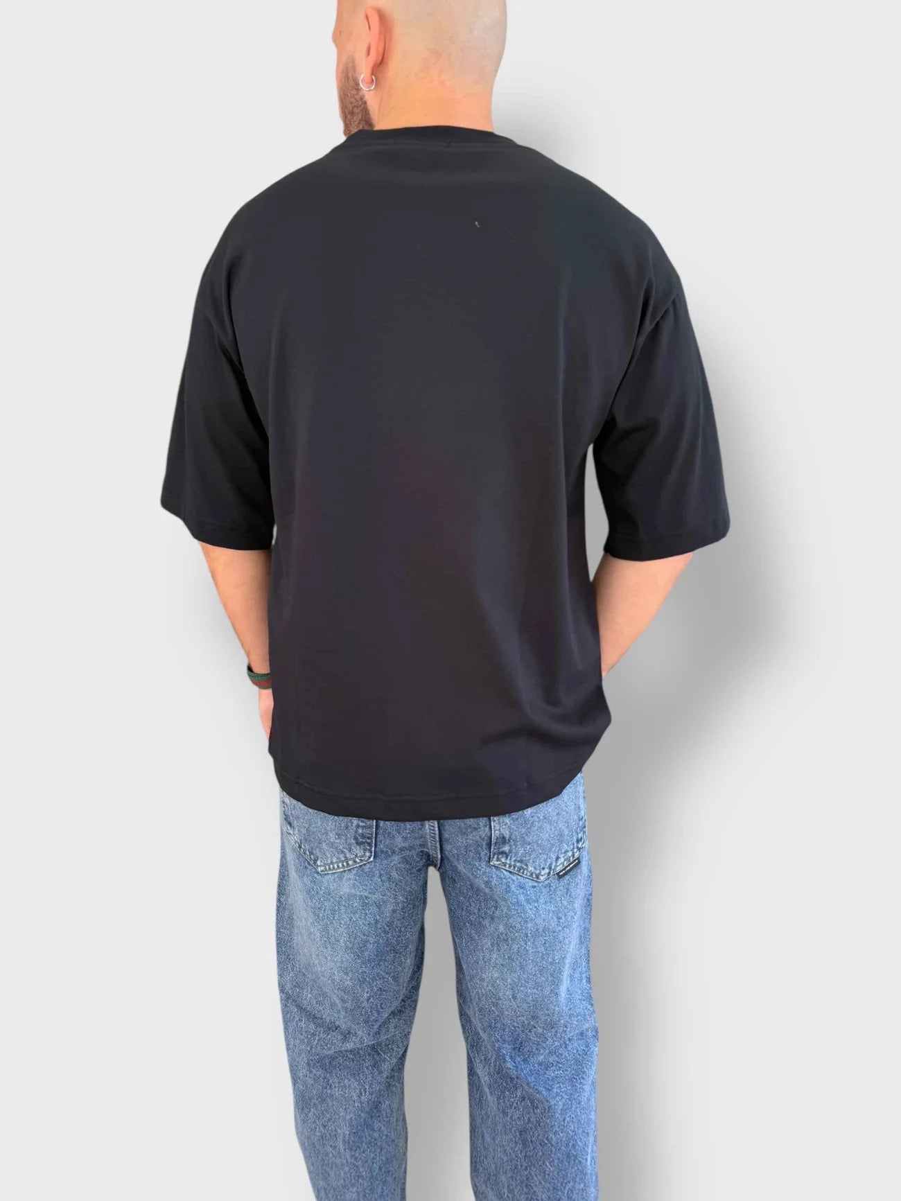 T-shirt Over NEW JOB Nera