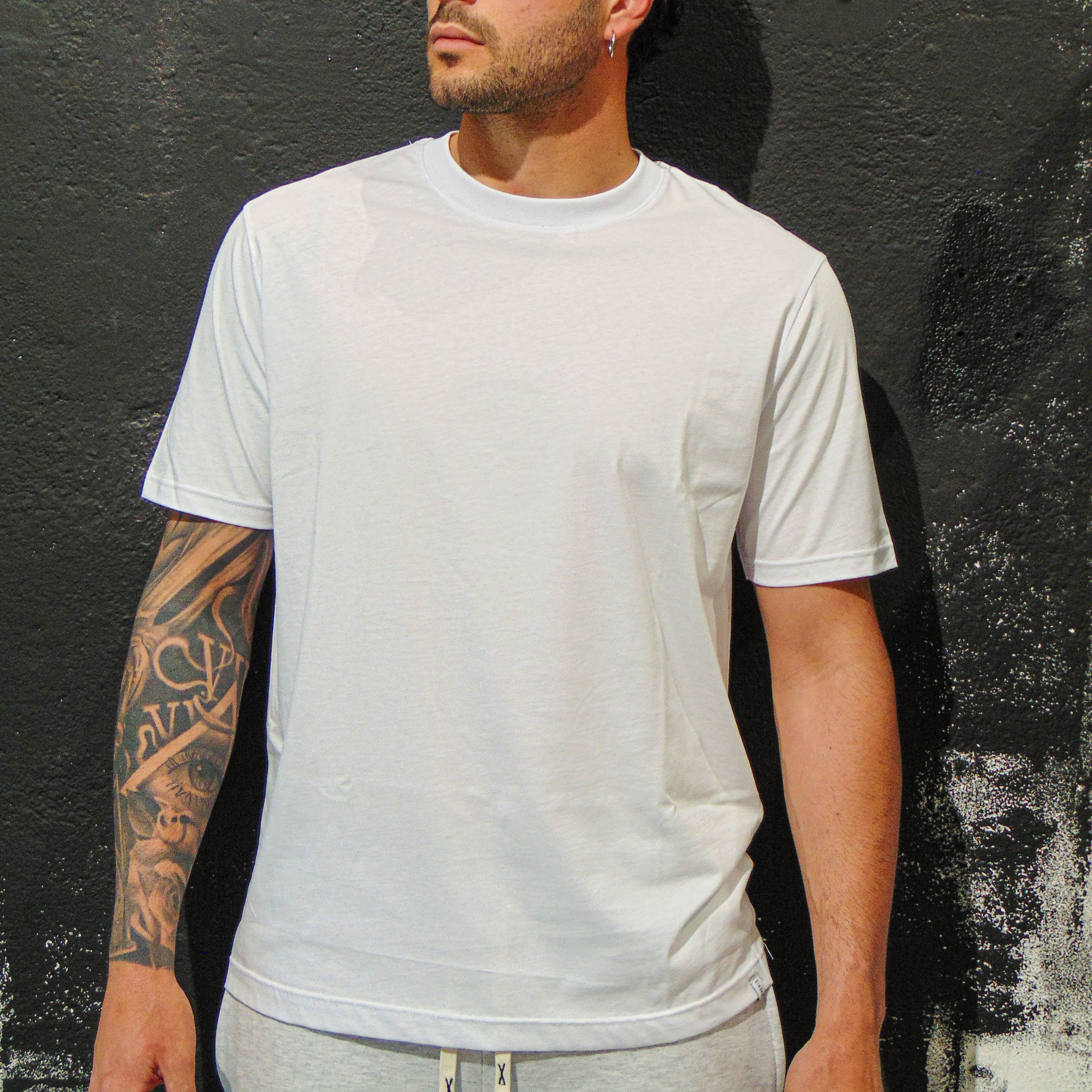 T-Shirt Paricollo