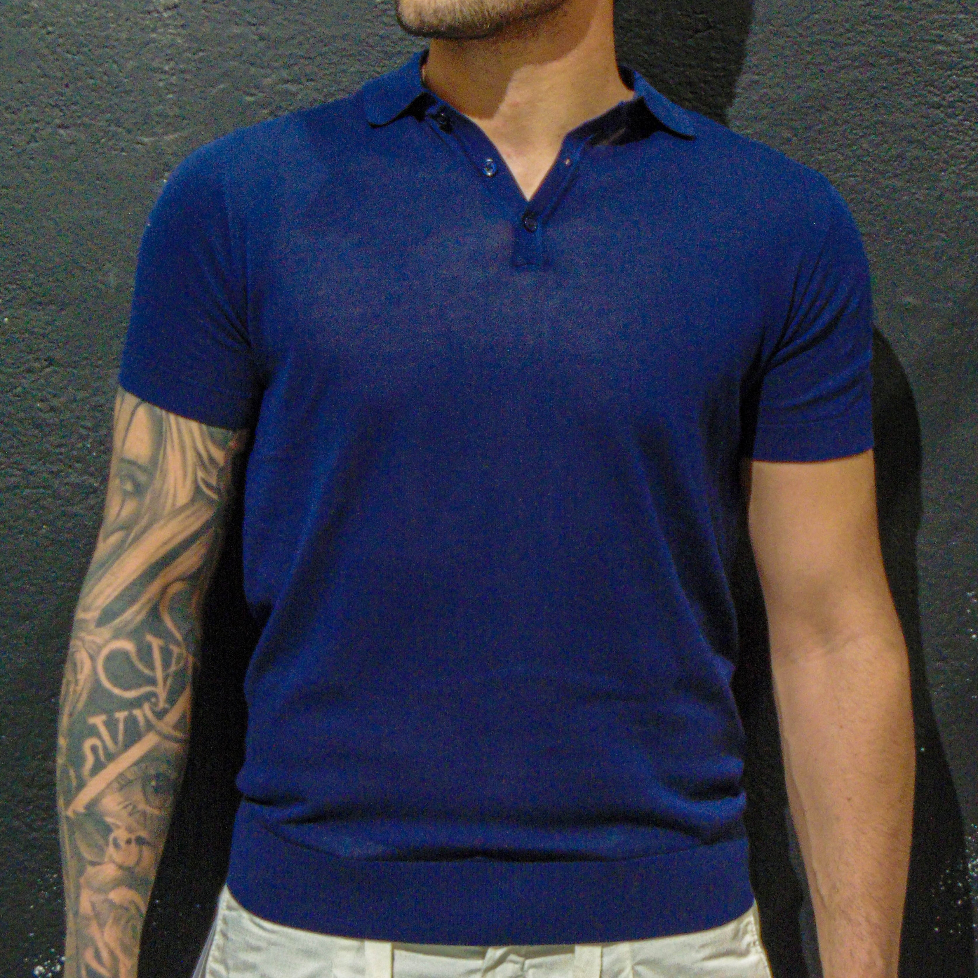 Polo OVERD scollo a V in cotone Blu