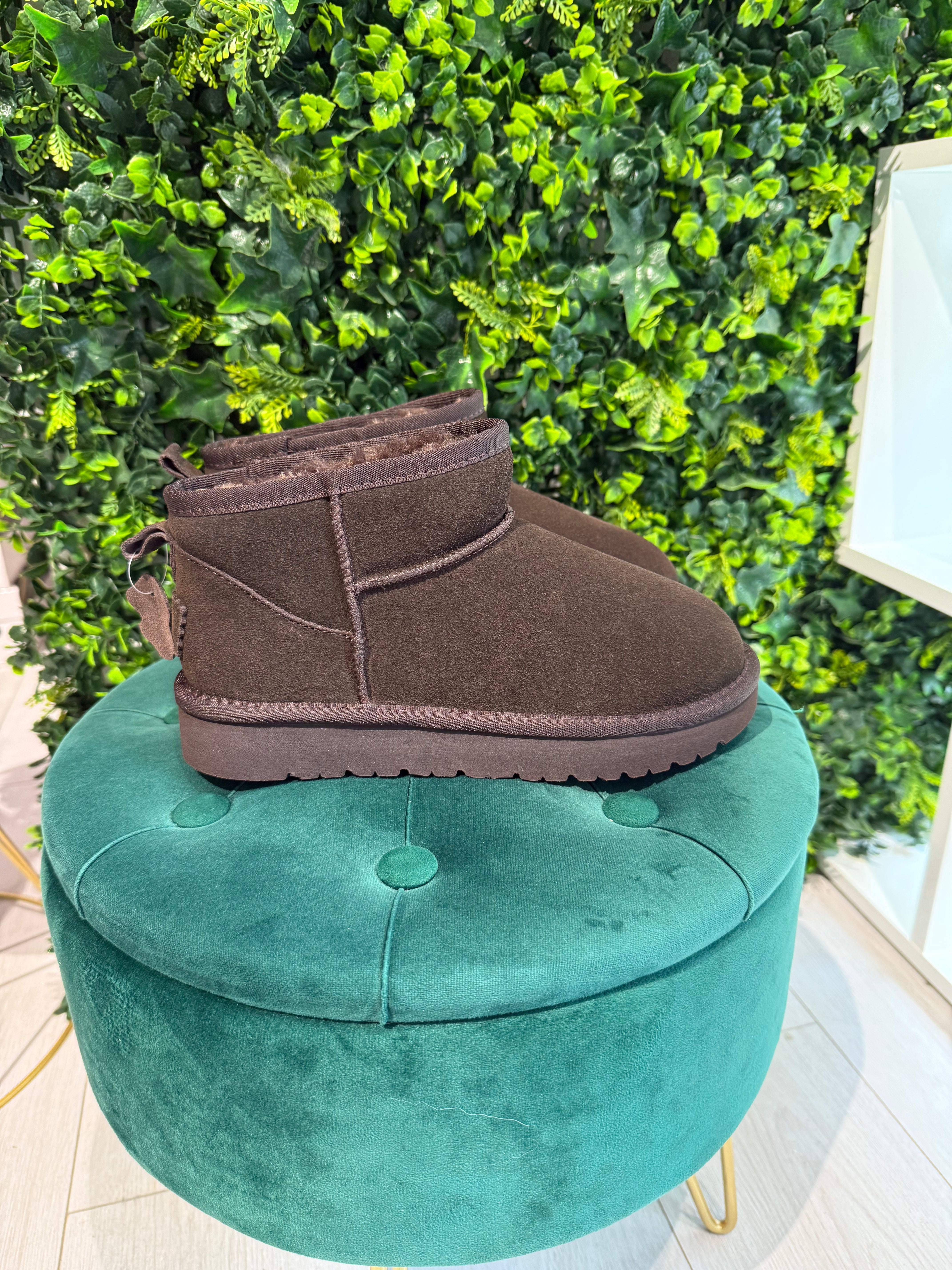 Modello Teddy Marrone