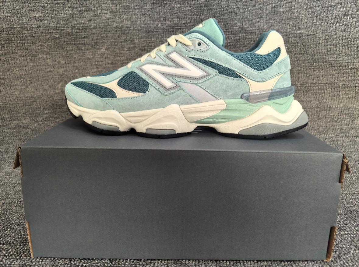 New Balance 9060 Camoscio Acqua